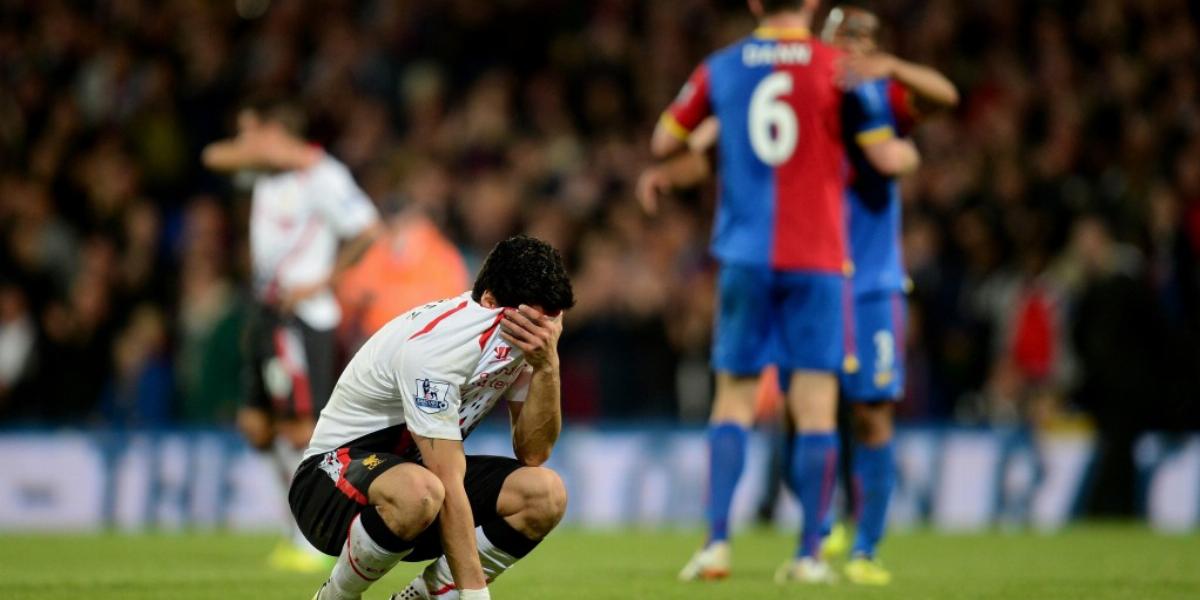 Luis Suarez vigasztalhatatlan volt. Elúszott a bajnoki cím. Fotó:Europress/Getty Images/Jamie Mcdonald 