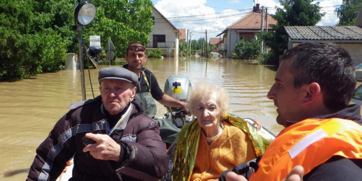 A Hunor mentőszervezet tagjai a szerbiai Obrenovac térségében FOTÓ: MTI/HUNOR MENTŐSZERVEZET