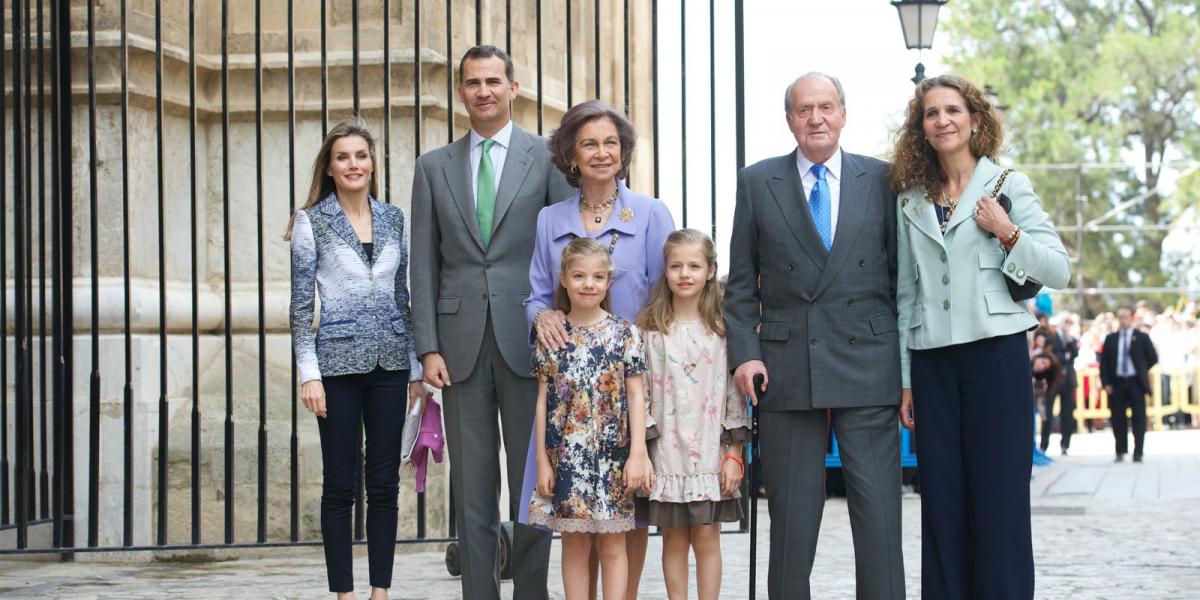 A királyi család tagjai (balról jobbra): Letizia hercegnő, Fülöp herceg, Zsófi a királyné, Zsófi a hercegnő, Leonor hercegnő, Já