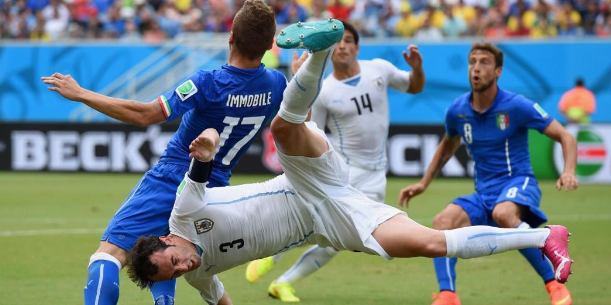 Godin itt védőként dolgozik, ám végül ő fejelte Uruguay továbbjutást érő gólját FOTÓ: EUROPRESS/GETTY IMAGES/MATHIAS HANGST