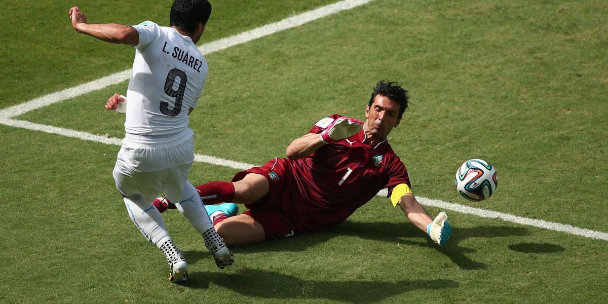 Buffon túljárt Suárez eszén, mégis az uruguay-i örülhet - egyelőre... Fotó: Gettyimages