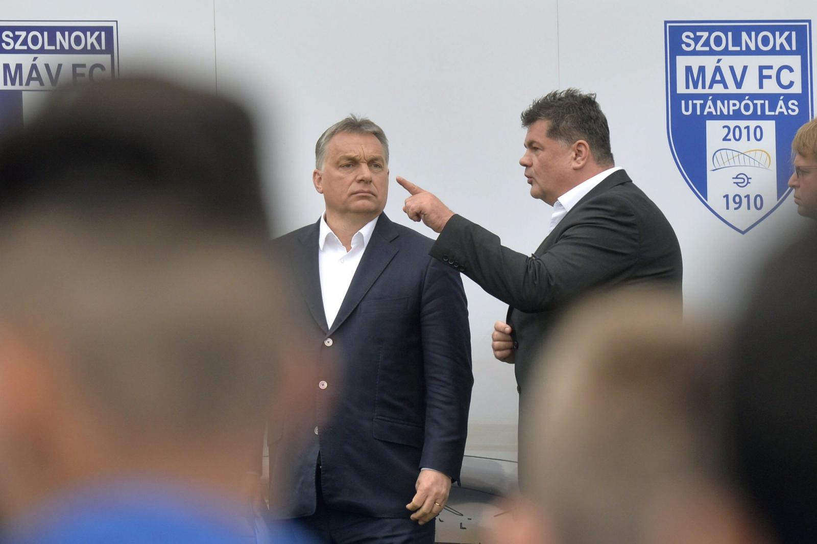 Orbán Viktor és Nyerges Zsolt a szolnoki stadion átadásán