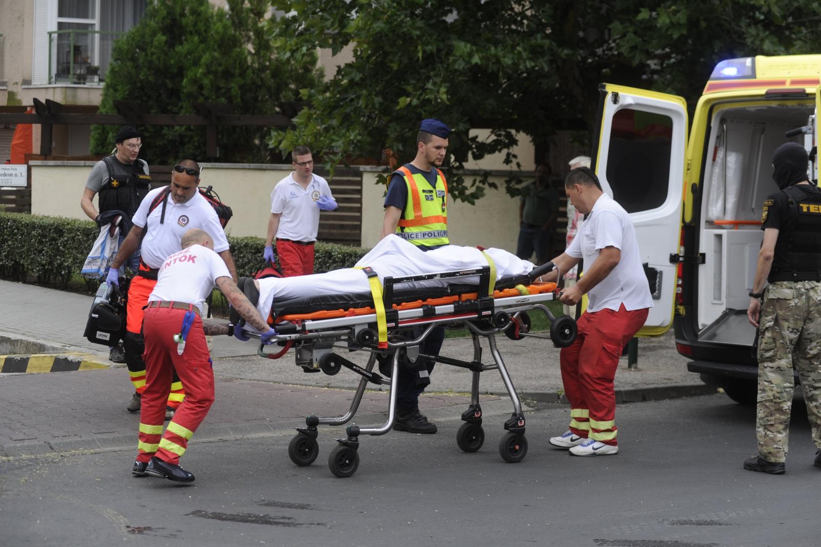 A zavartan viselkedő férfit kórházba szállították.