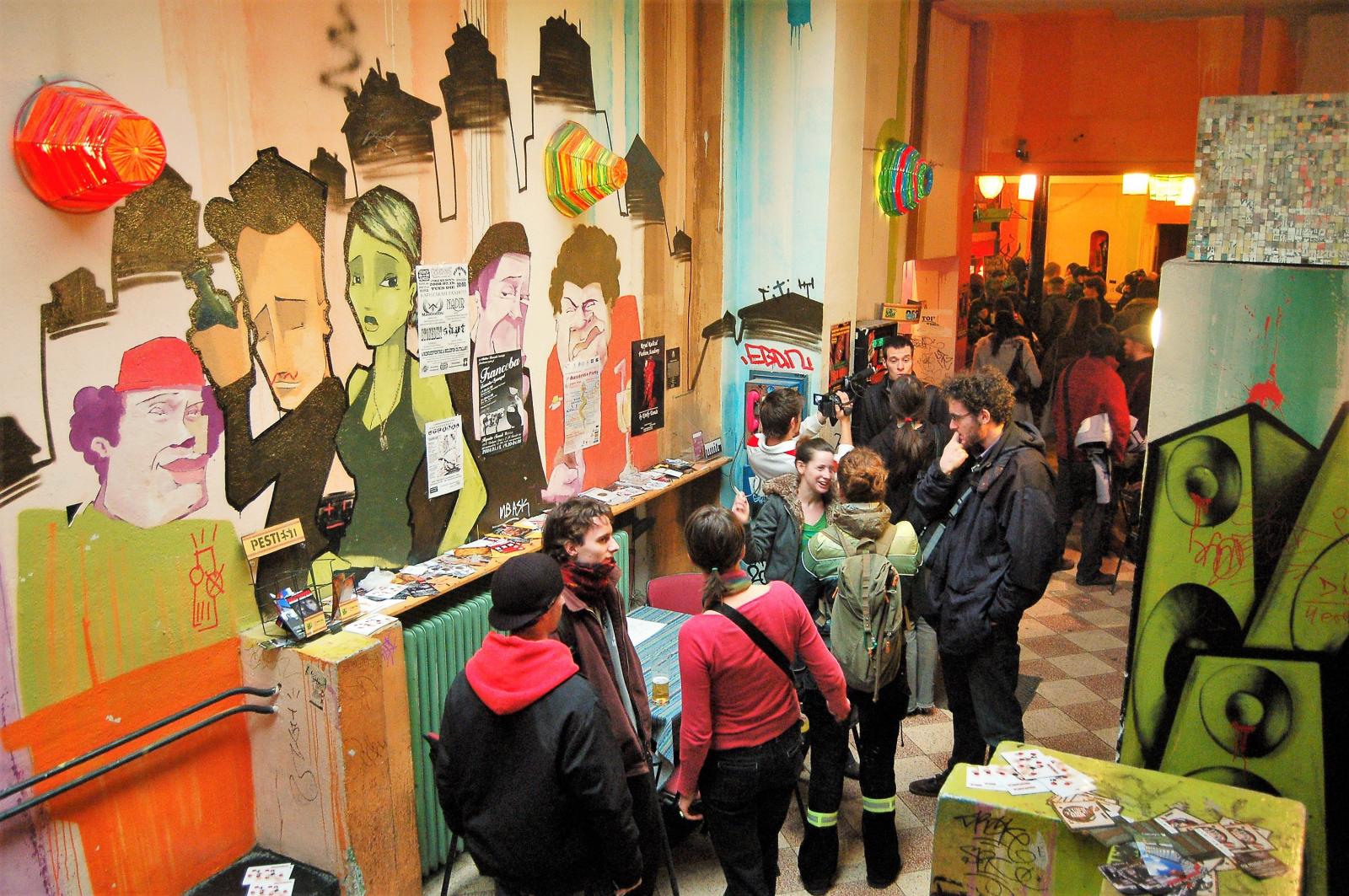 KULTIPLEX - 2008 óta jár rá a rúd a nem kormánypárti klubokra