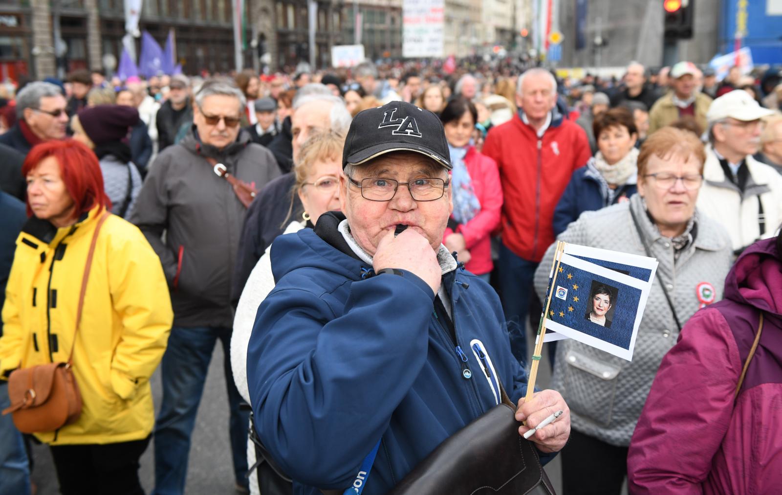 Nemzeti egységet! címmel tartott az ellenzék közös demonstrációt a Szabad sajtó úton