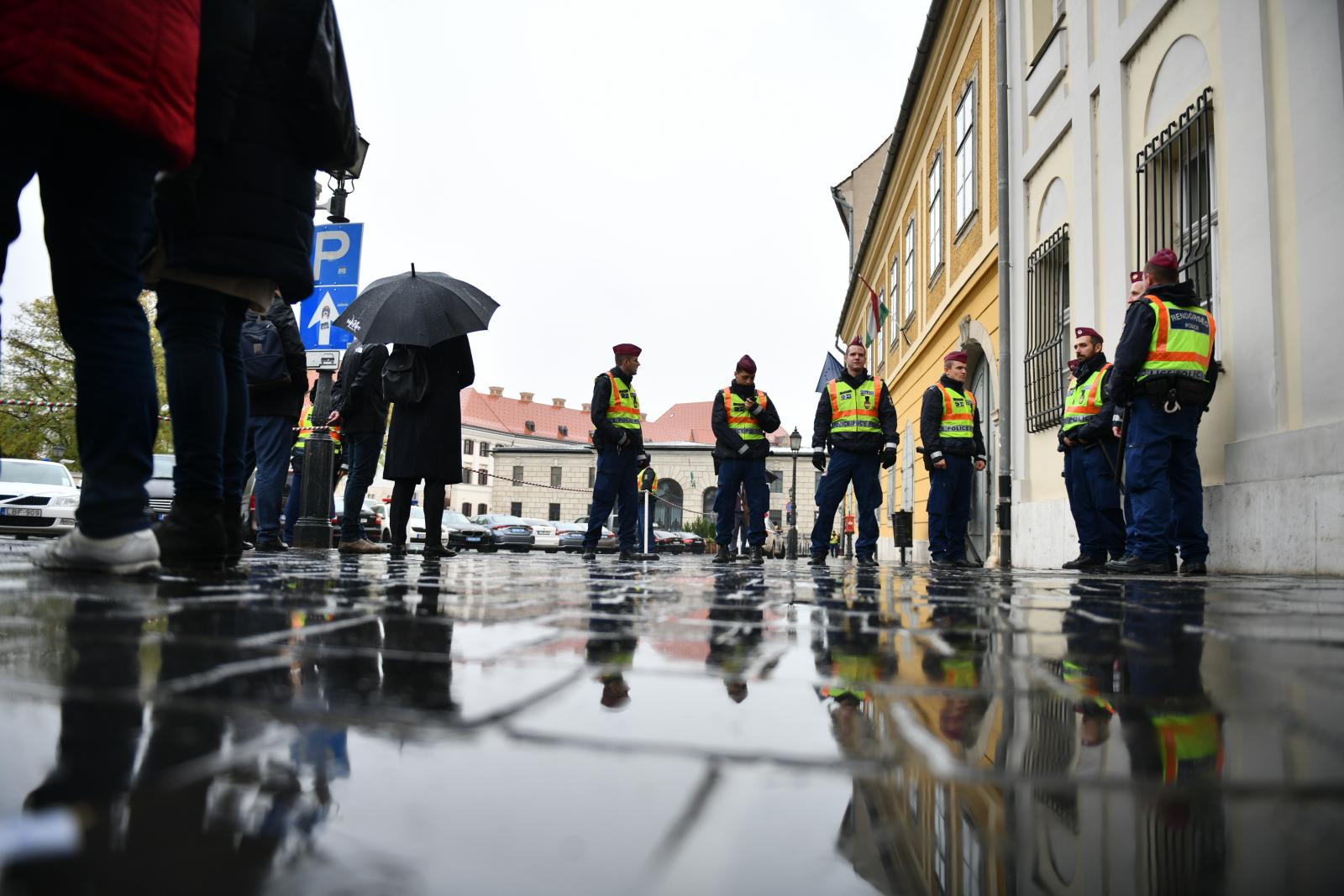 SZijjártó Péter fogadja Vlagyimir Putyint a repülőtéren