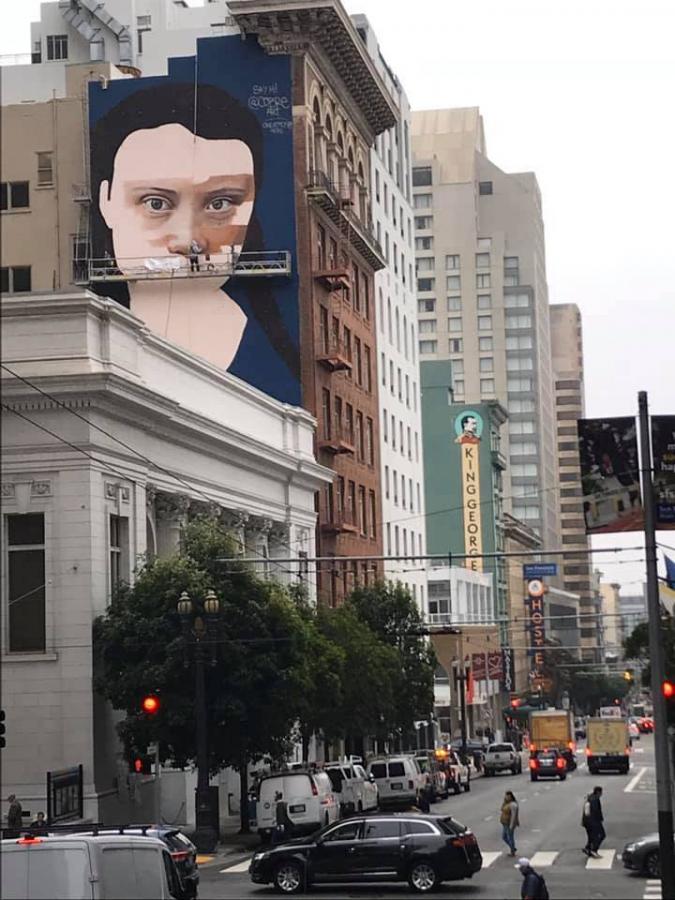 Greta Thunberg készülő tűzfalfestmény-portréja San Franciscóban