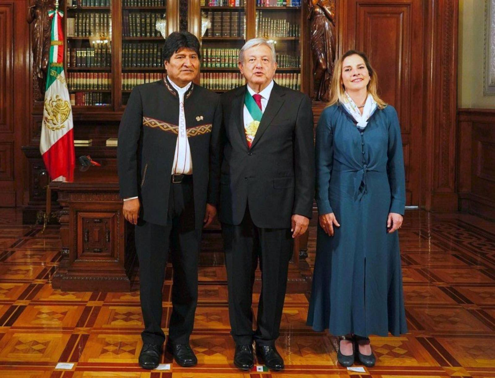 Evo Morales Andres Manuel Lopez Obrador, mexikói elnökkel és feleségével, Beatriz Gutierrez Mullerrel