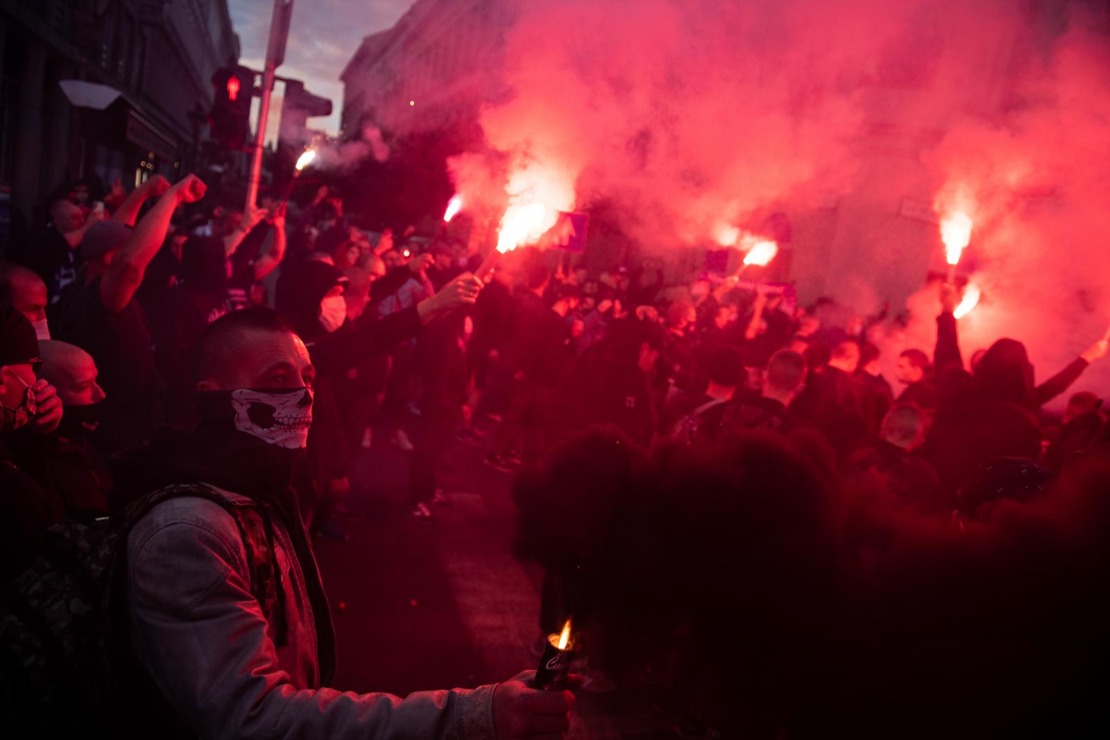 A "Deák téri lincselés" áldozatainak emlékére hirdetett felvonulást és "kegyeleti megemlékezést" a Mi Hazánk Mozgalom.