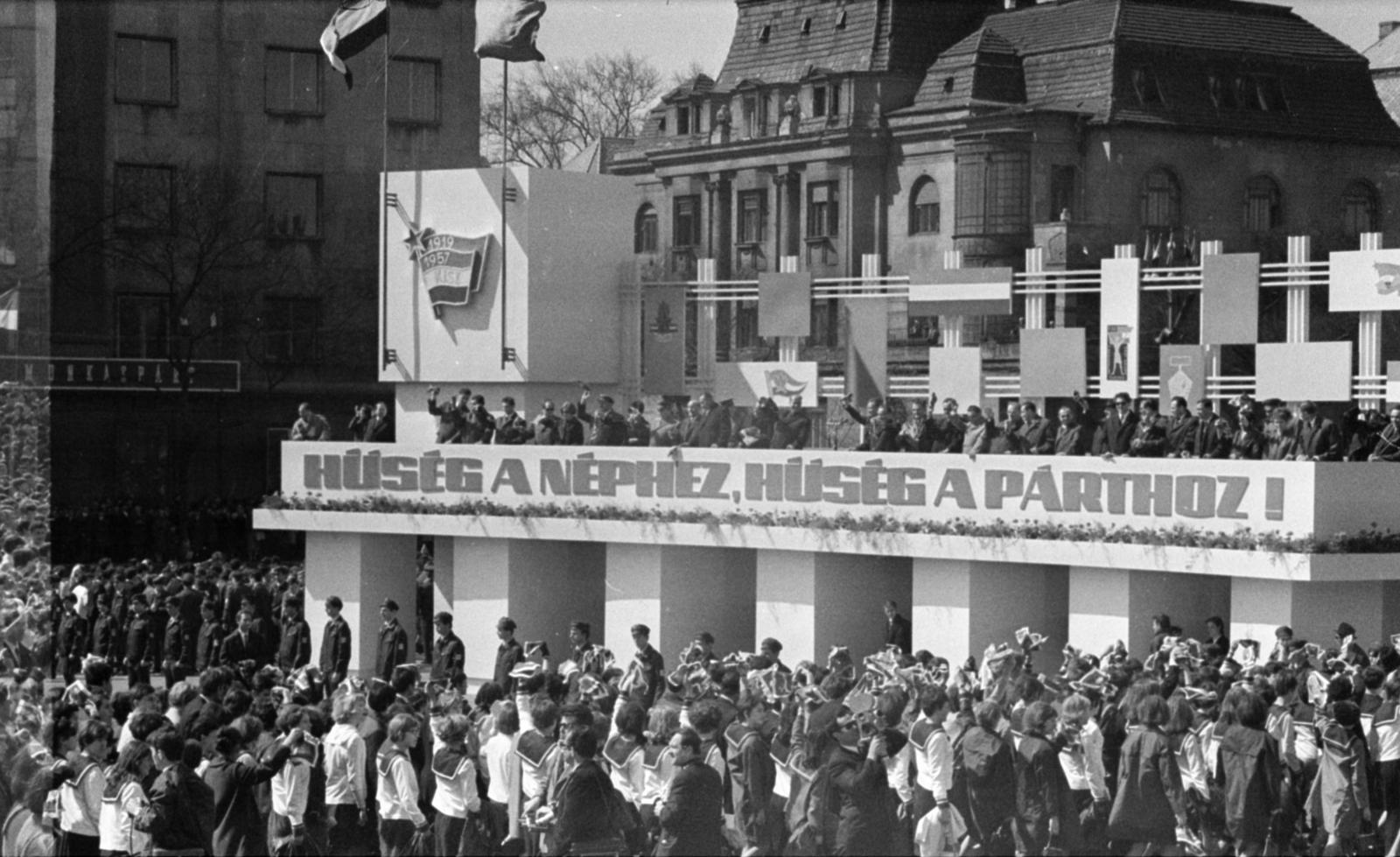 A felvétel a KISZ fogalomtételi ünnepségén 1968. április 4-én készült.