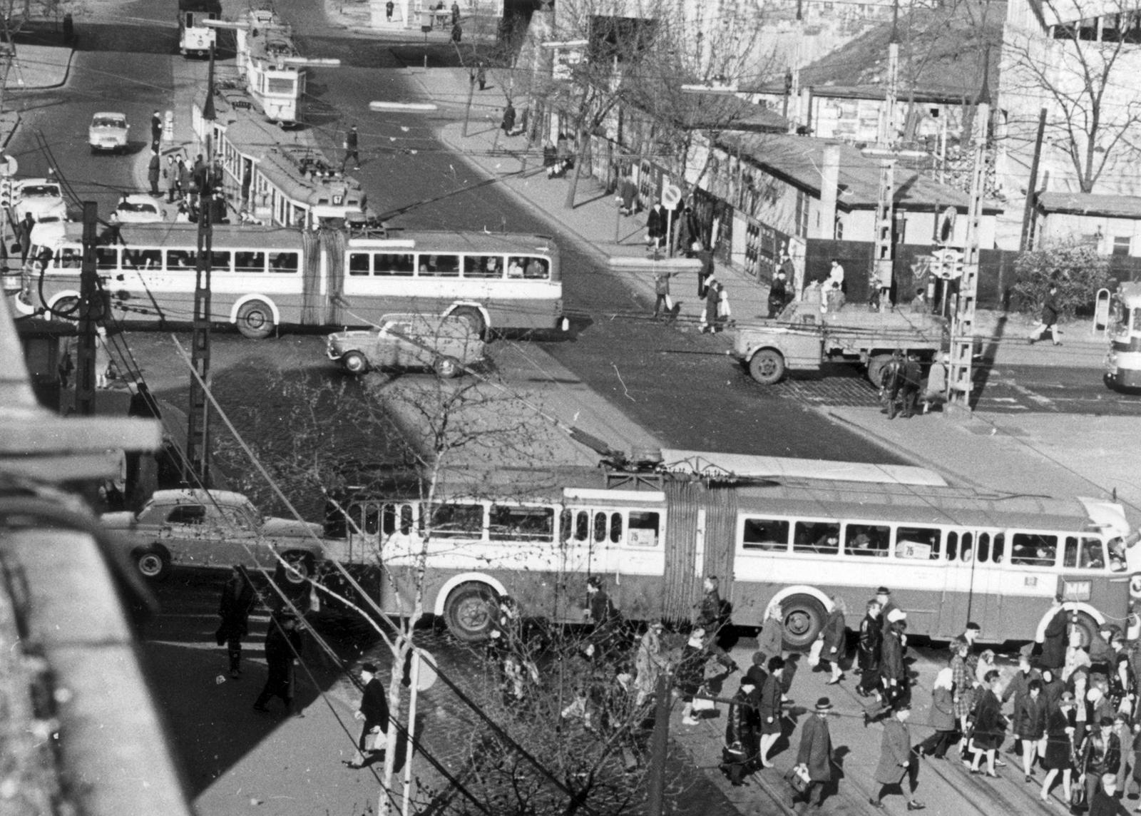 A pesti hálózat első, Király utcai vonalát 1949. december 21-én nyitották meg