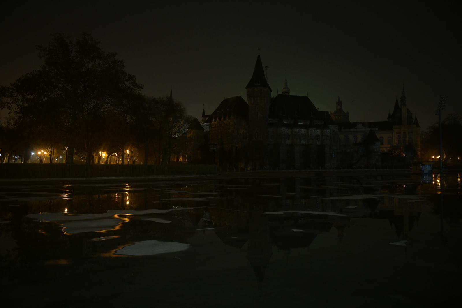 A Hősök tere kivilágítva