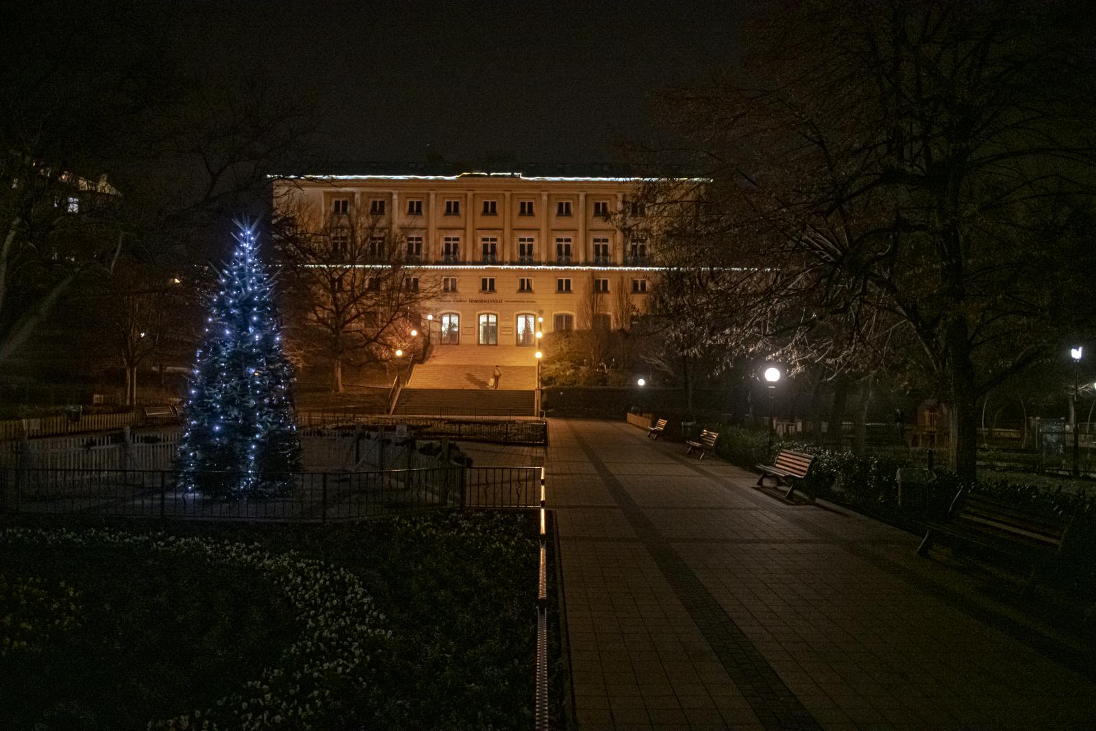 A Hősök tere kivilágítva