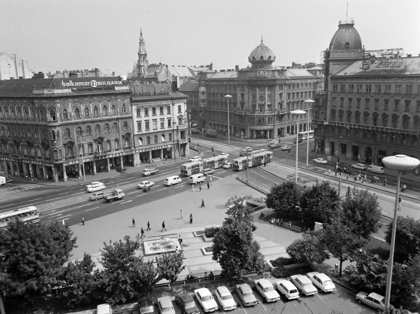 A Blaha Lujza tér a hetvenes évek közepén