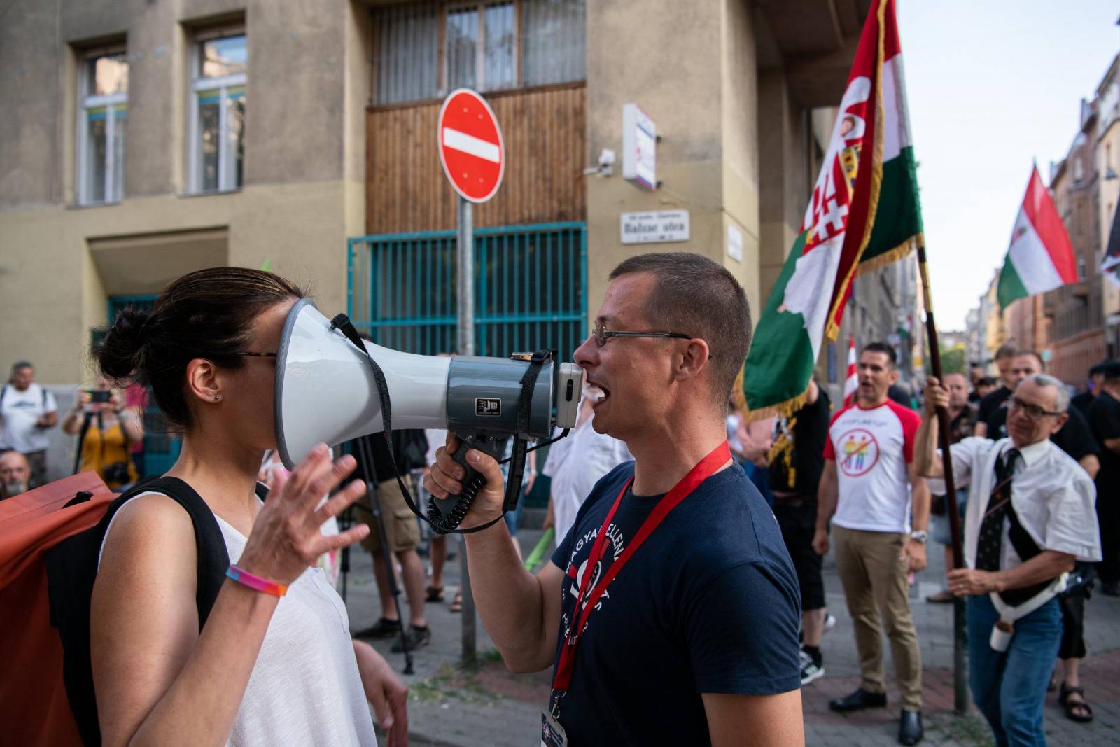 2021. április 4. Halottszállítók éjszakai műszakban a koronavírus harmadik hulláma alatt.