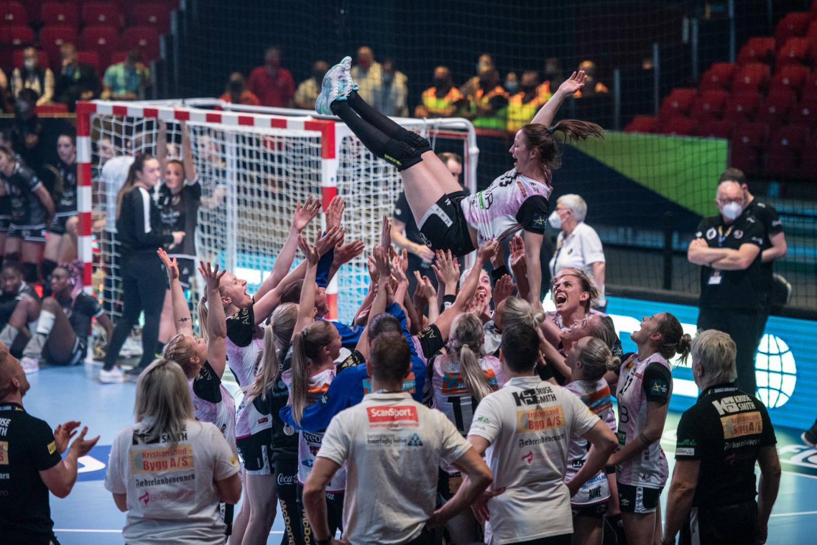 Patkás Tamás, azaz Tomi Rocky paraúszó edzés közben a Győri Sportuzodában július 8-án. Fiatalon egy balesetben veszítette el mind a két lábát, az úszás megváltoztatta az életét.