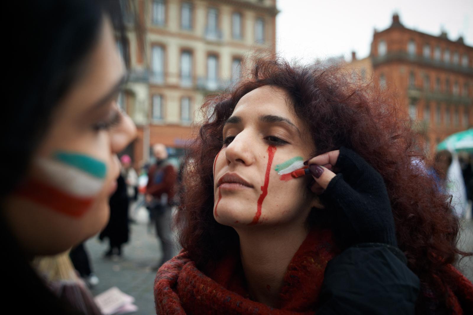 Világszerte, így a franciaországi Toulouse-ban is szolidaritási tüntetéseket szerveznek az iráni nőkkel