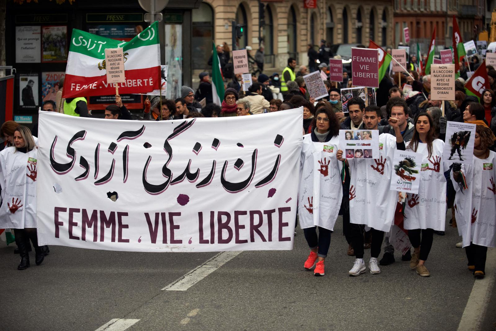 Világszerte, így a franciaországi Toulouse-ban is szolidaritási tüntetéseket szerveznek az iráni nőkkel