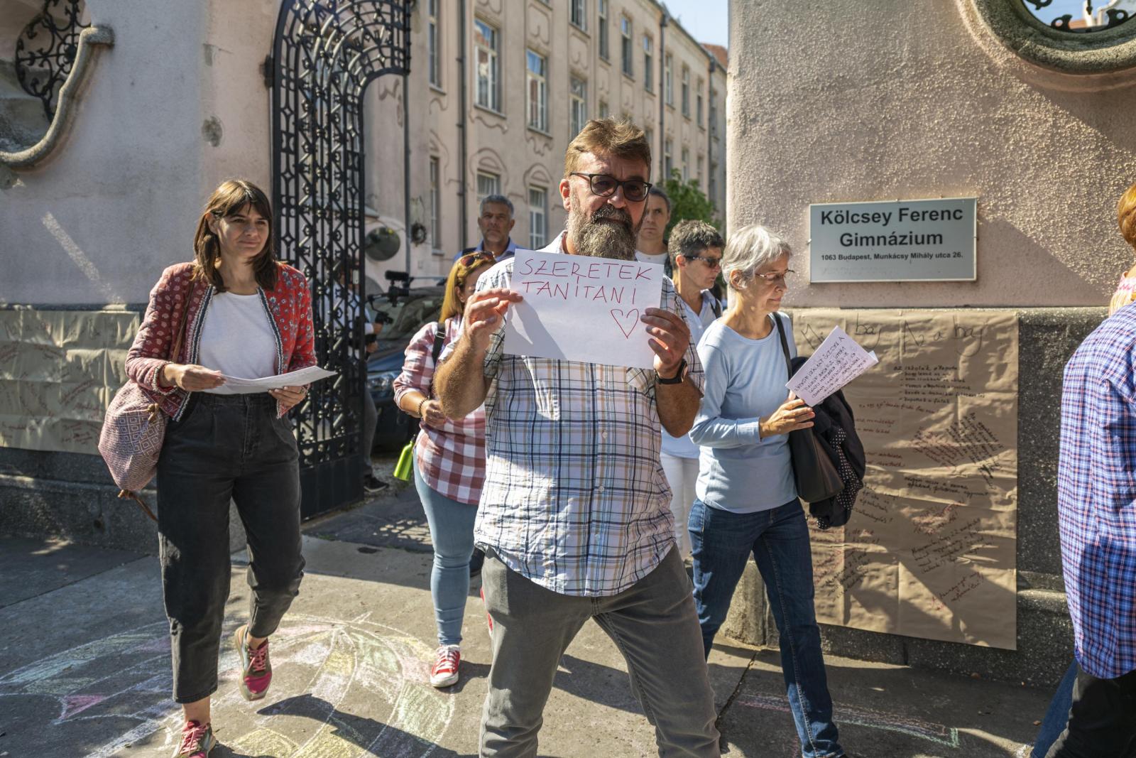 2022. április 24. Kirill feleségével és két lányáva Harkivból menekült el a háború kitörése után 11 nappal, Munkácson egy menekültszállássá alakított bokszteremben kaptak menedéket