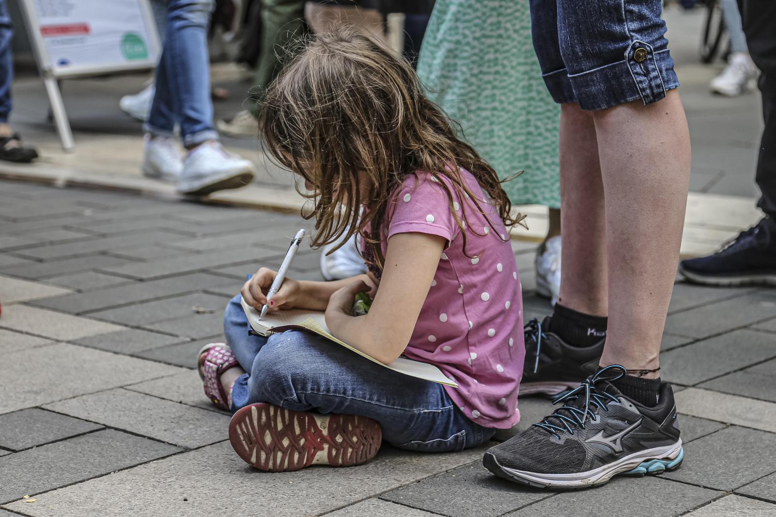 Érdeklődés még van, pénz viszont egyre kevesebb jut könyvekre