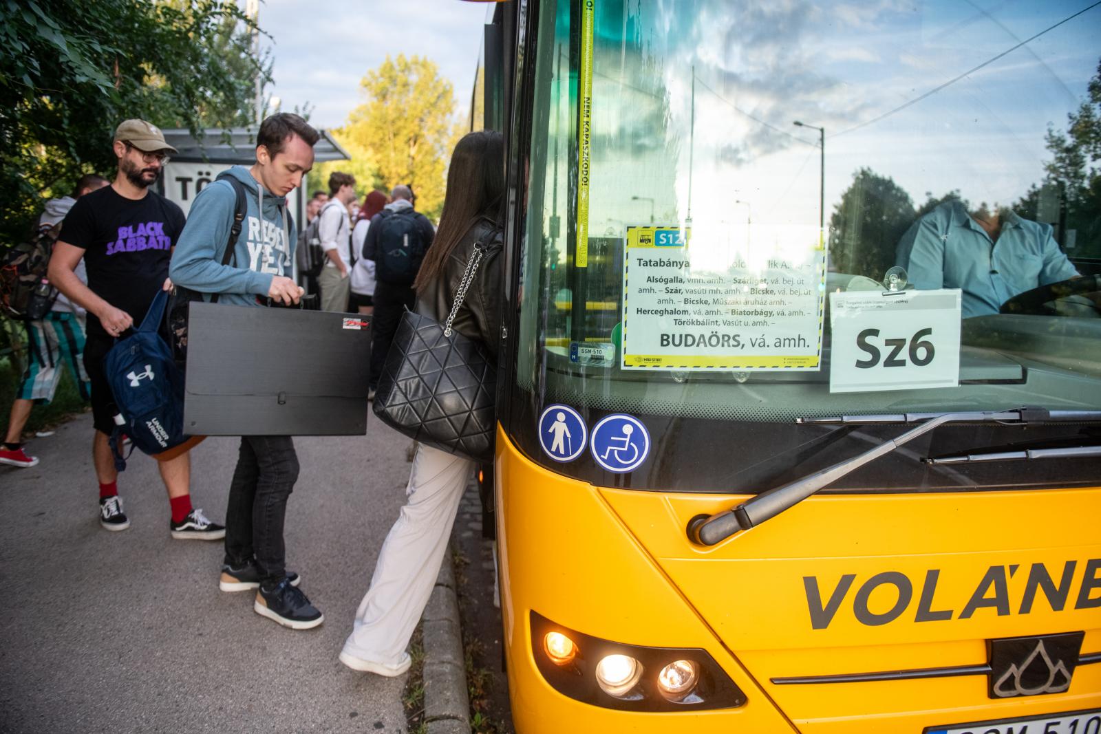 Javult a helyzet szerdára, de ebben szerepe lehet annak is, hogy sokan inkább az autózást választották a tömött és lassú buszok helyett