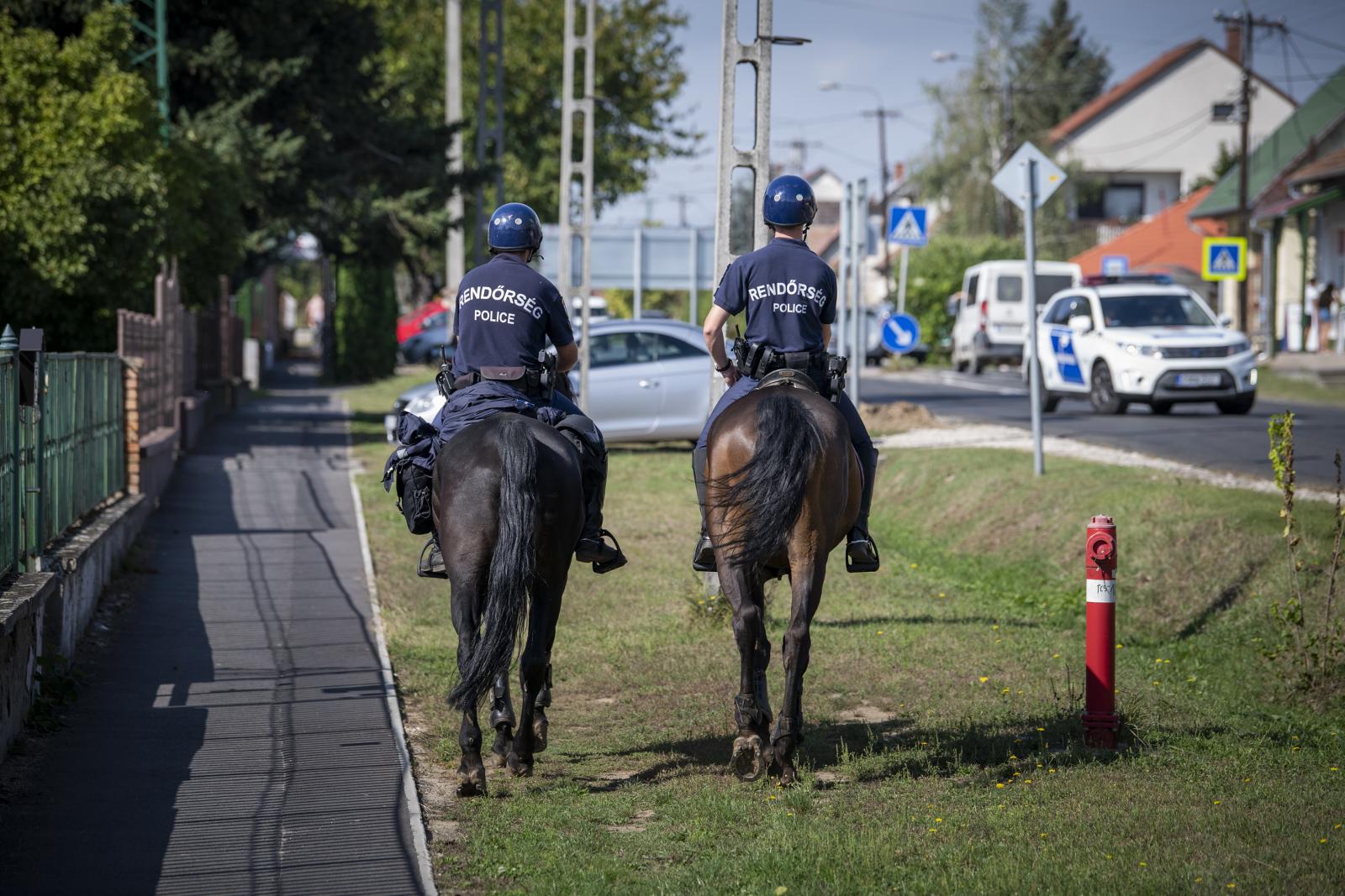 Nomen est omen. Lovas járőr Őrhalom főutcáján