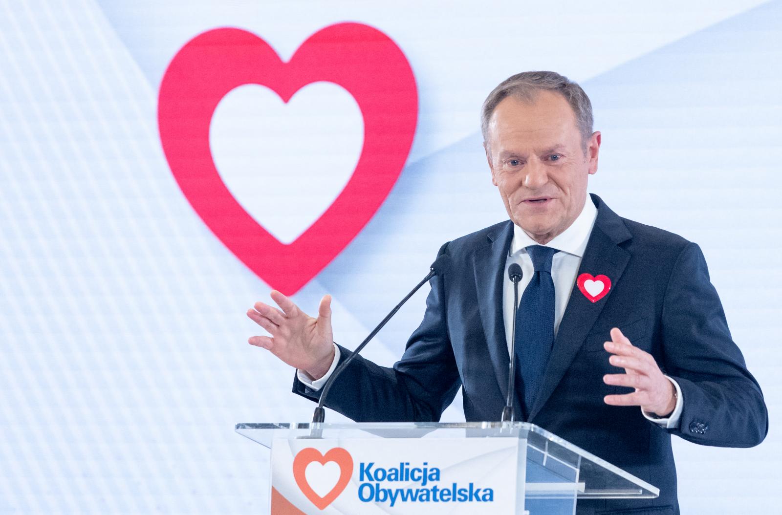 Az ellenzék kormányfőjelöltje, Donald Tusk tudja, képtelenség lesz kormányozni, ha az állami média egyetlen párt szócsöveként működik tovább