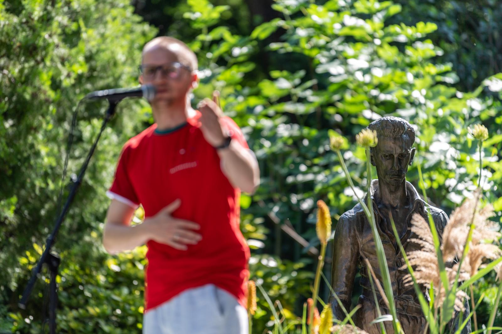 Demeter Szilárd szerint a költőt valamiféle influenszerként lehet elképzelni