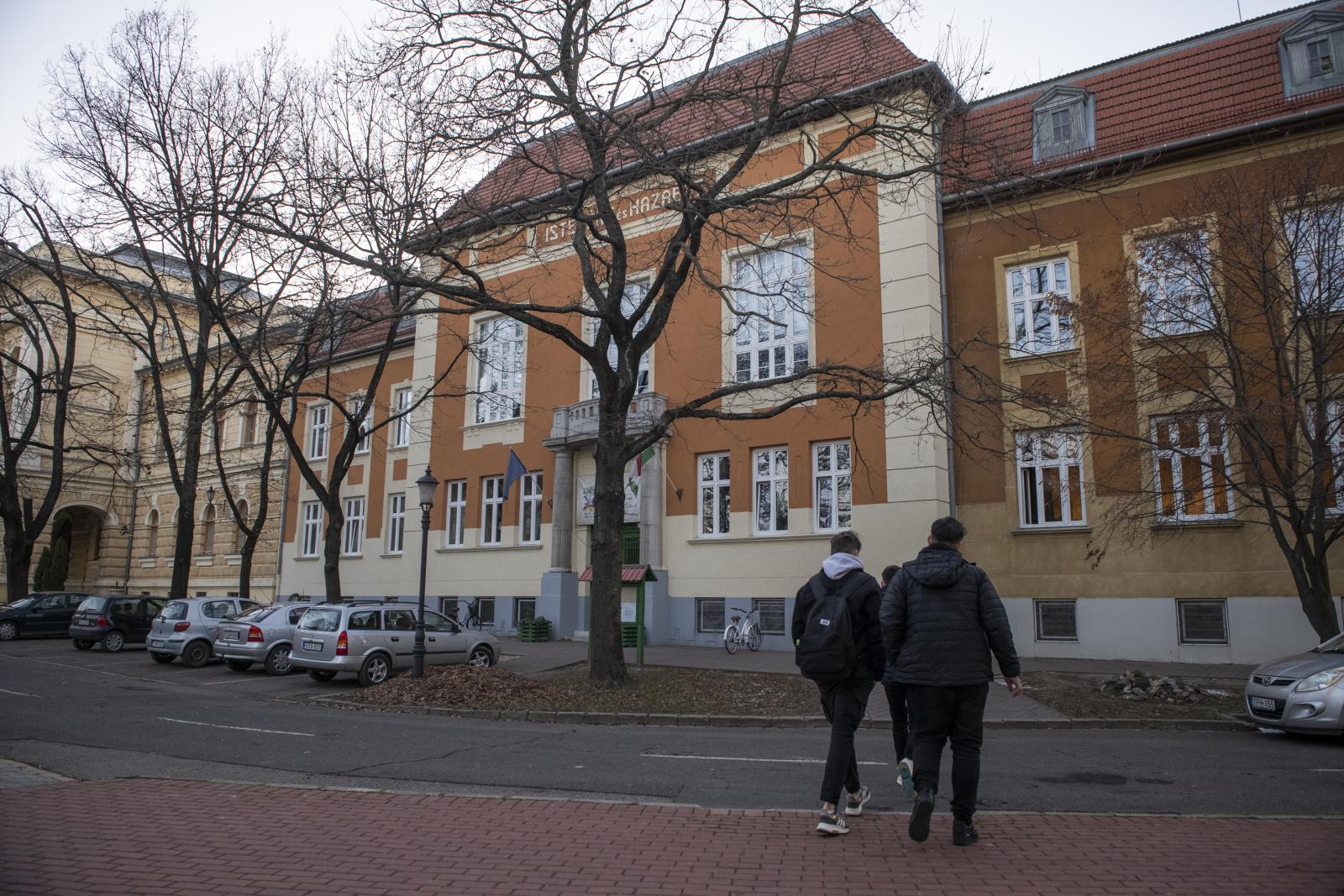 A szentesi Kiss Bálint Református Iskola a Kossuth téren.