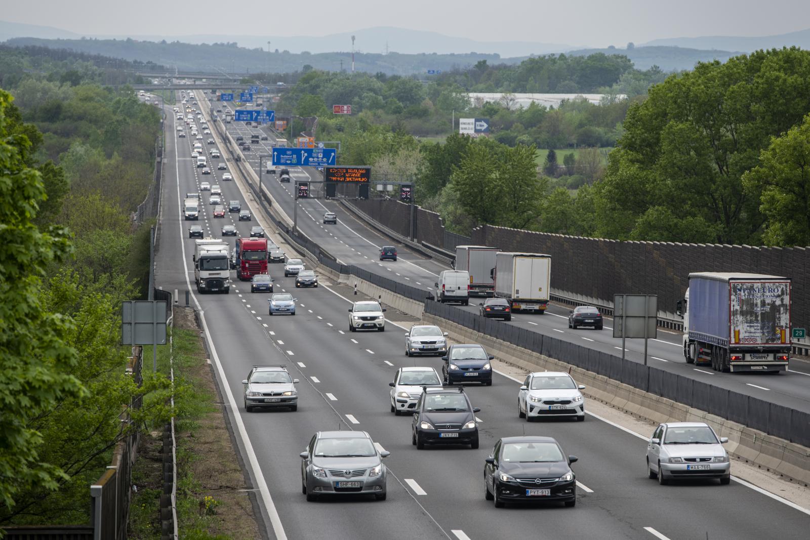 Az állami autópályák üzemeltetését is bezsebelték