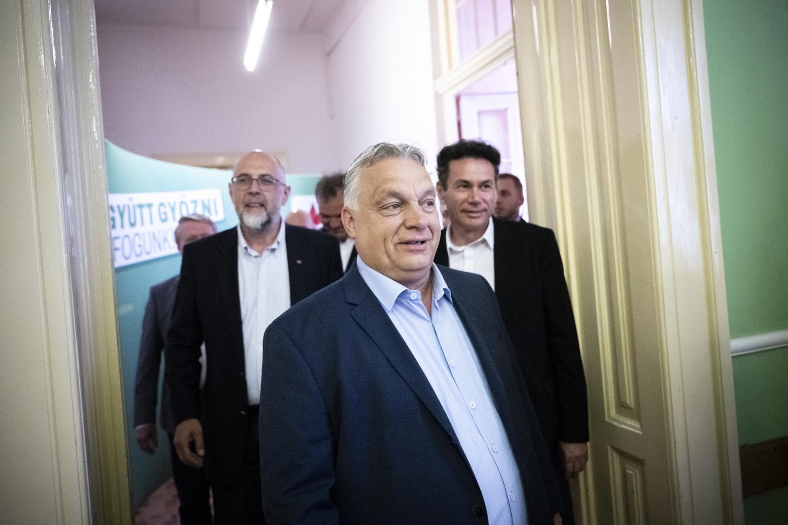 Az RMDSZ kampányát ezúttal is Fidesz-politikusok sora segítette, Orbán Viktor Nagyszalontán mozgósított Kelemen Hunor oldalán