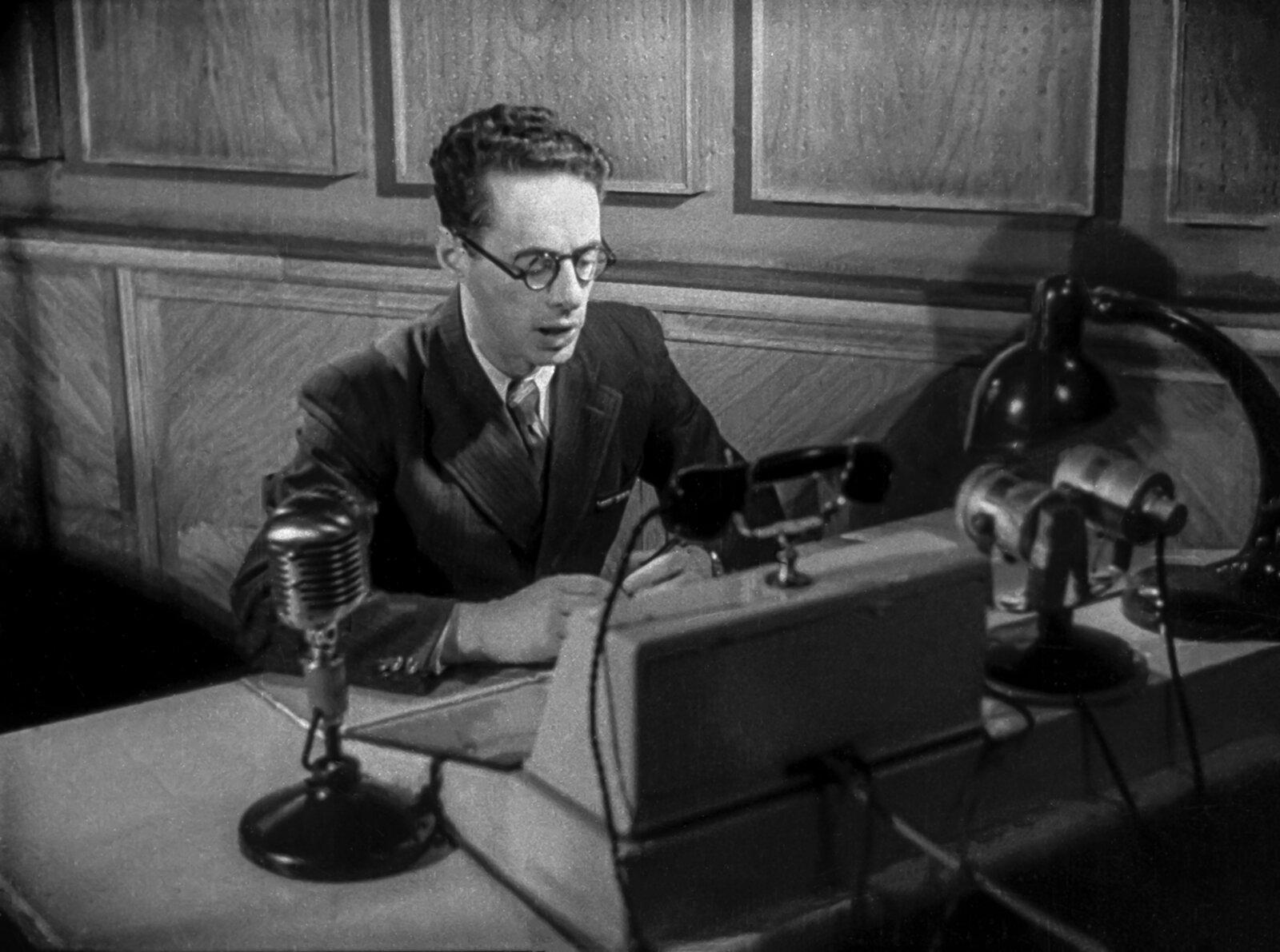 1945. május 9. Jurij Levitán, az All-Union Radio bemondója felolvassa Németország feltétel nélküli megadásának hirdetményét 