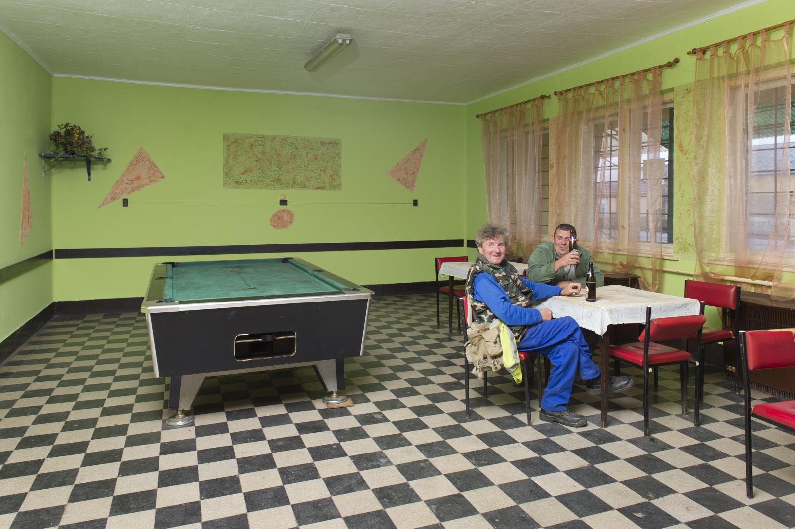 Részlet Sivák Zsófia Áraink forintban értendők című fotósorozatából