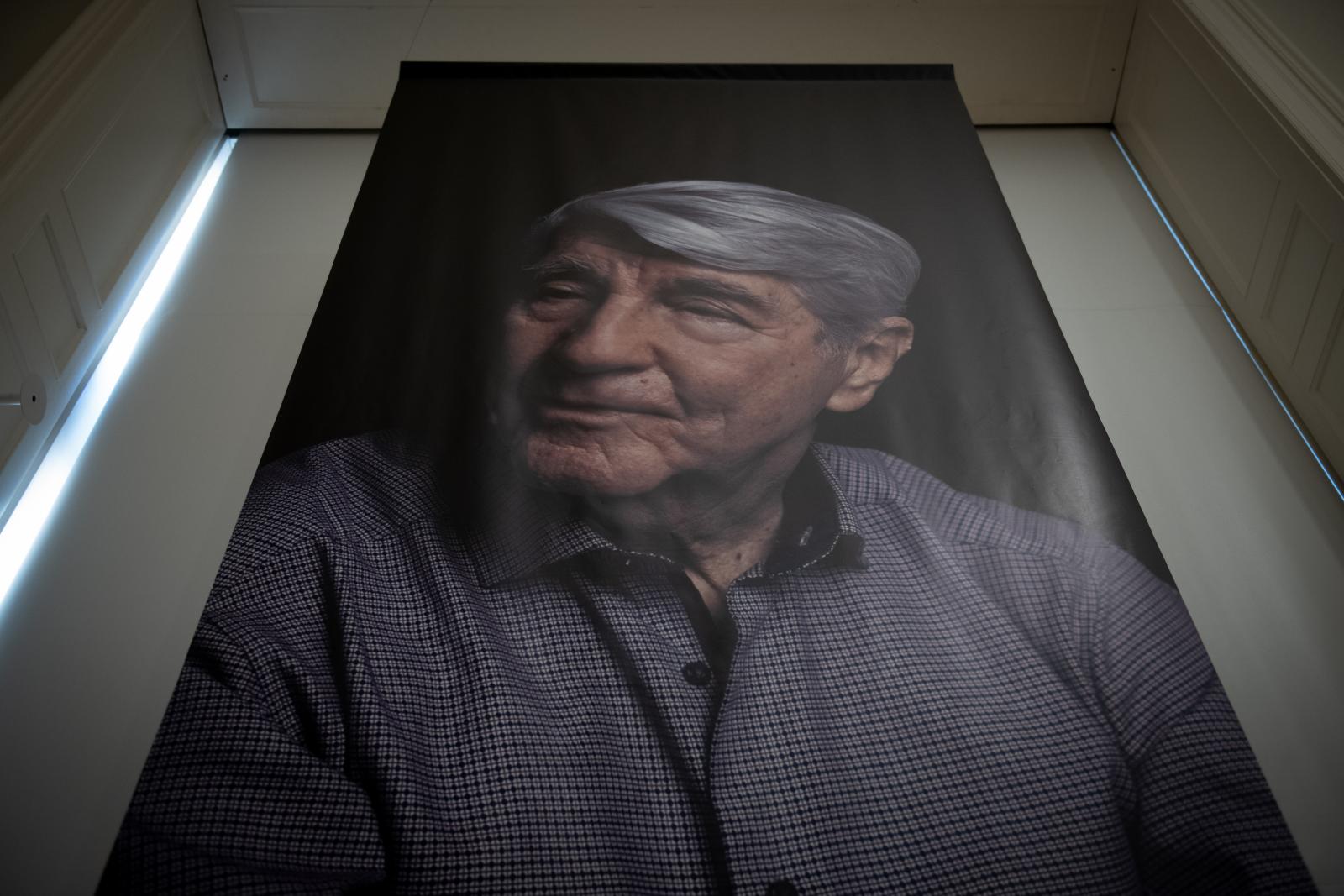 Szarka Klára, a kiállítás kurátora valamint Szabó T. Anna költő, a kiállítás egyik megnyitója 