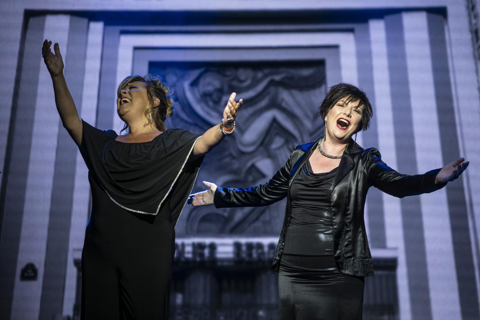 Carmen és José hadnagy egymásba habarodnak (Nádasi Veronika és Kocsis Dénes) a Budapesti Operettszínház Homonnay Zsolt rendezte előadásán