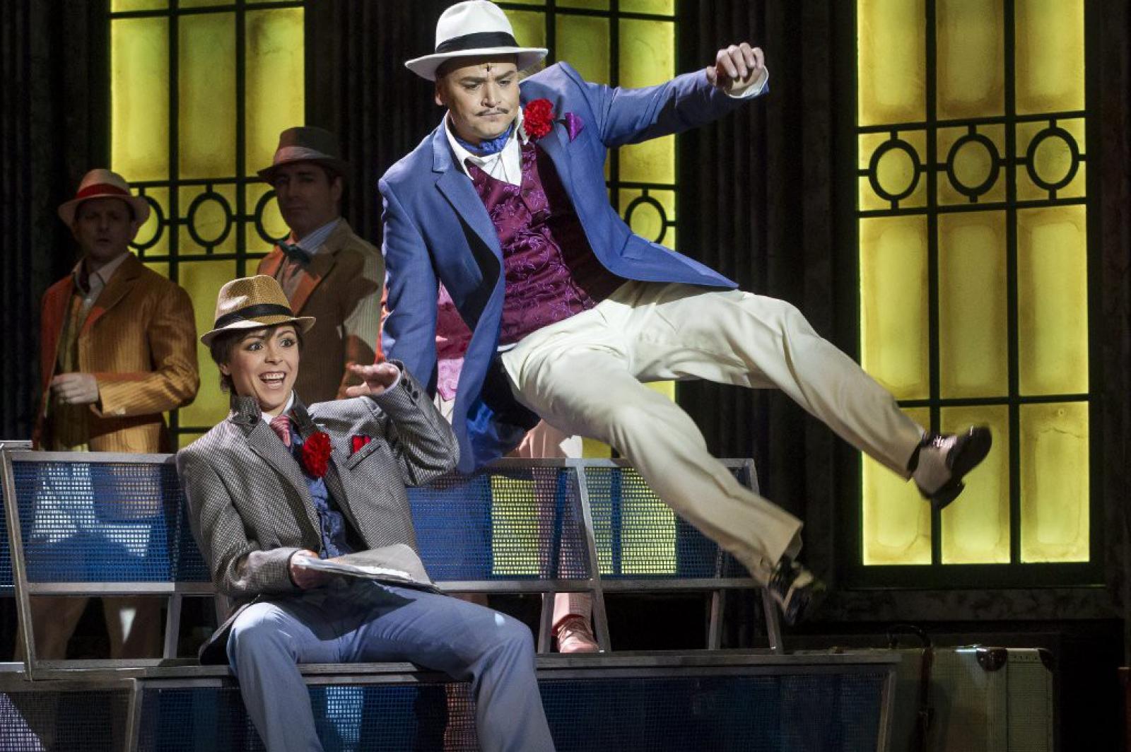 Carmen és José hadnagy egymásba habarodnak (Nádasi Veronika és Kocsis Dénes) a Budapesti Operettszínház Homonnay Zsolt rendezte előadásán