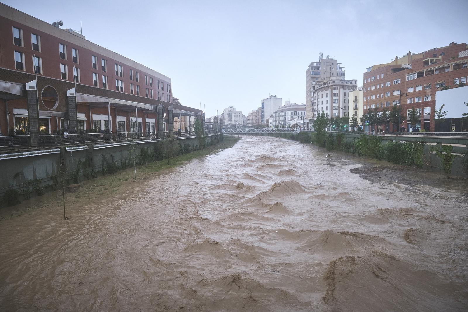 Az elmúlt két évben nem folyt semmi a Guadalmedina medrében, most úgy fest, mint a megáradt Amazonas