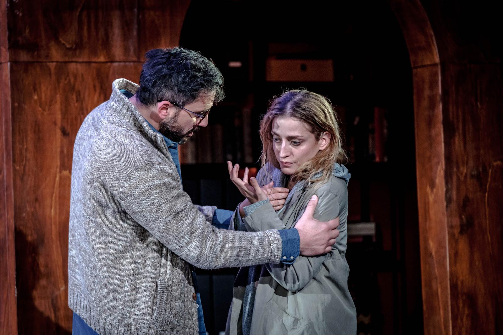 A darabban Szabó Kimmel Tamás a professzor, Hermányi Mariann pedig a tanítvány szerepében remekel. Rendező: Puskás Samu