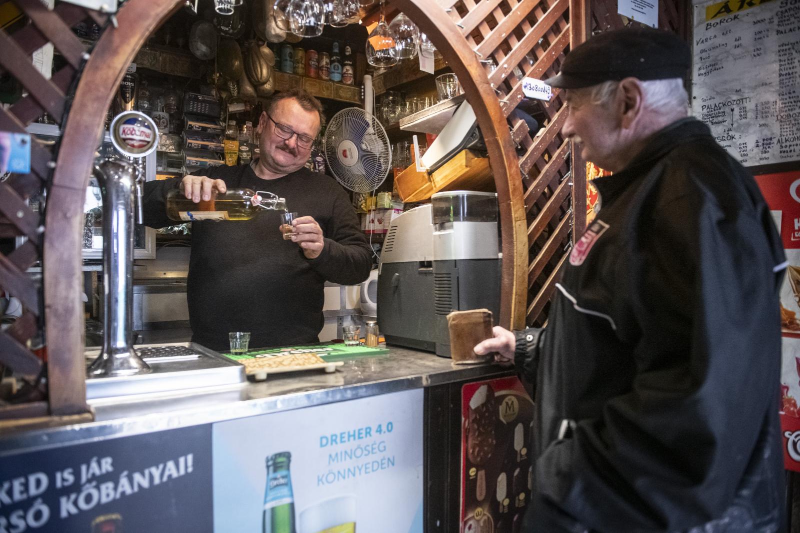 A kocsma sok faluban közösségi térként működik