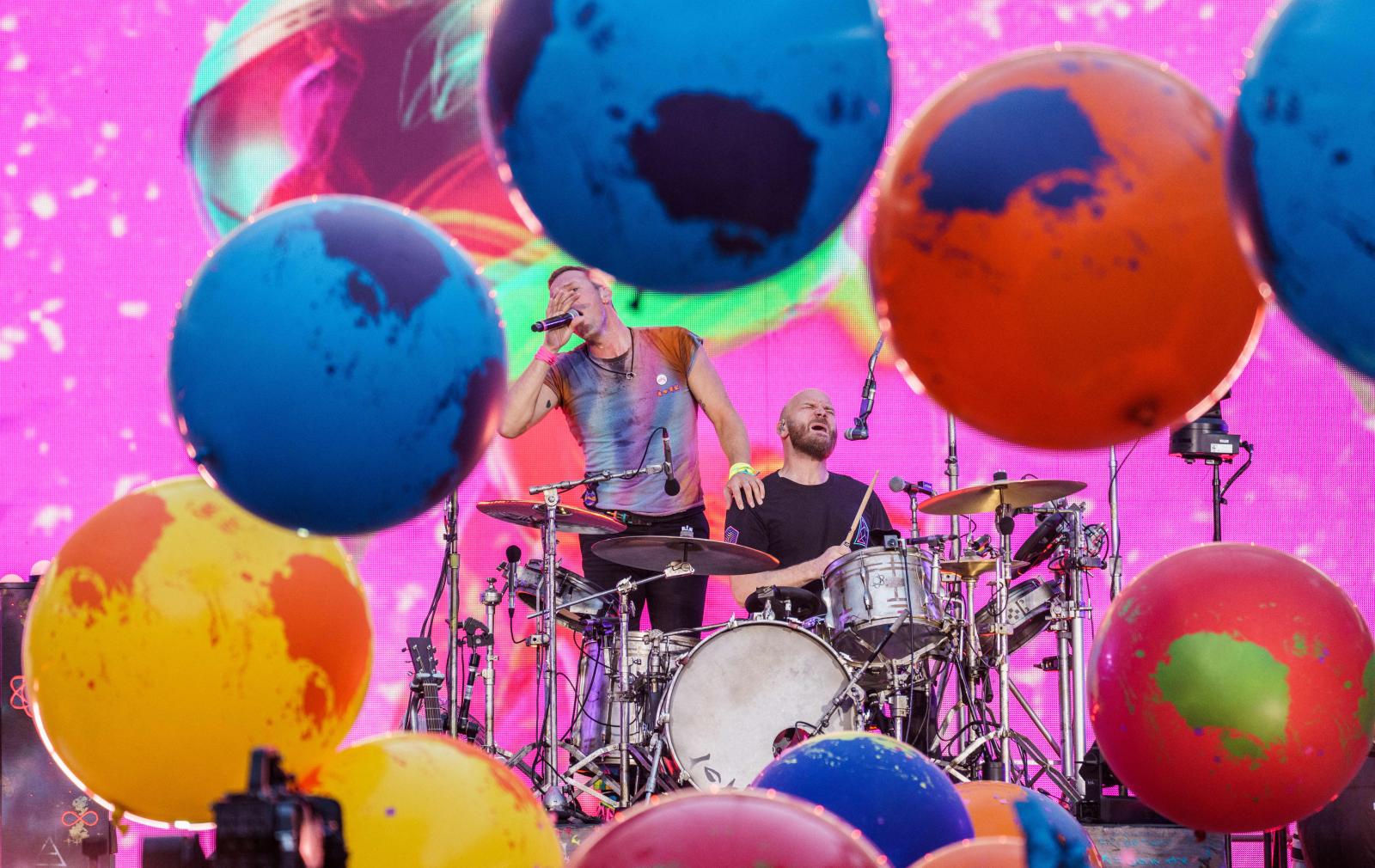 A Coldplay 2024-ben három alkalommal is telt ház előtt lépett fel Budapesten. A képen a zenekar a hesseni koncerten