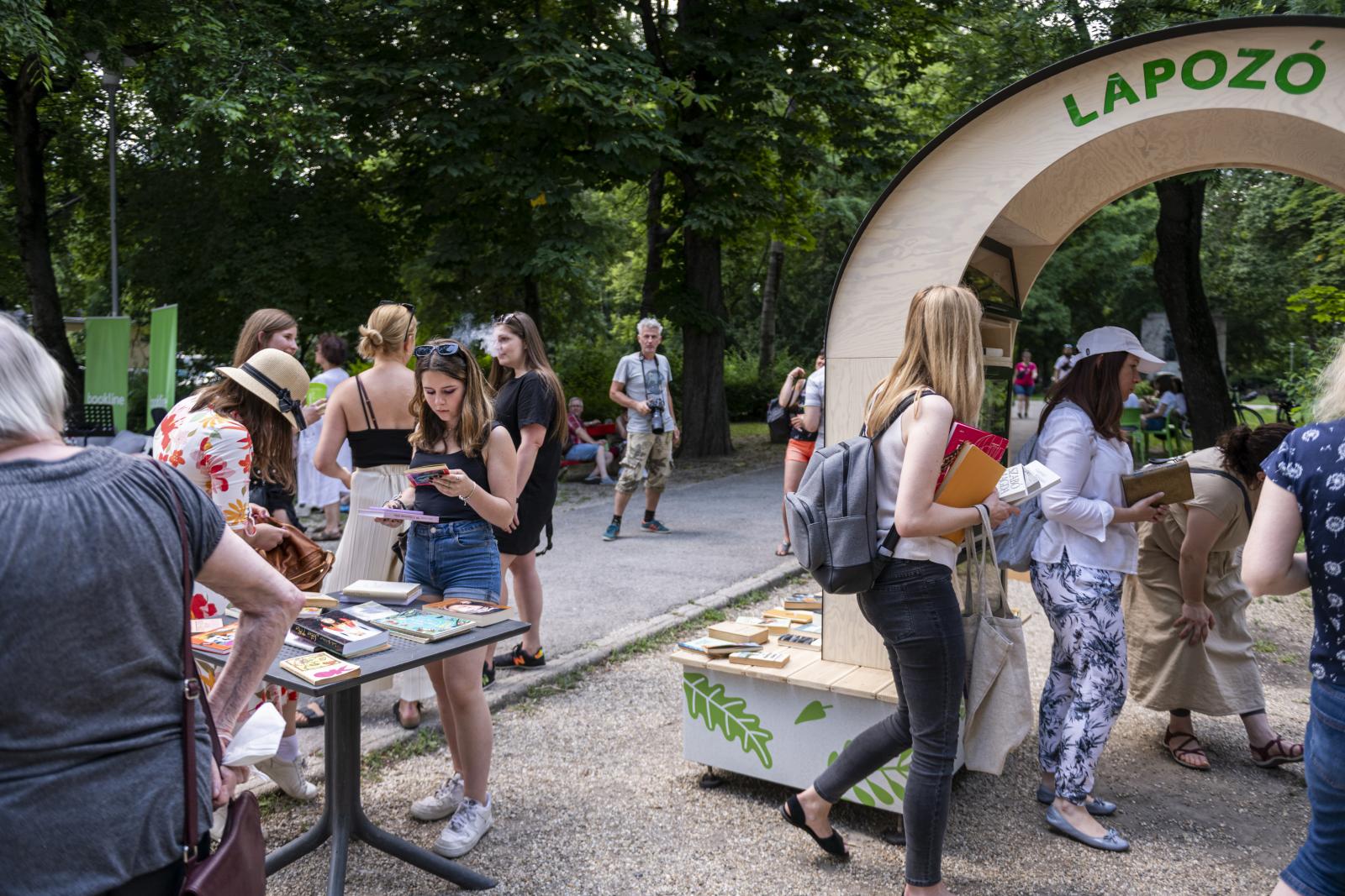 A 95. Ünnepi Könyvhét 2024 nyarán: Budapest olvas flashmob a Fővárosi Szabó Ervin könyvtár szervezésében