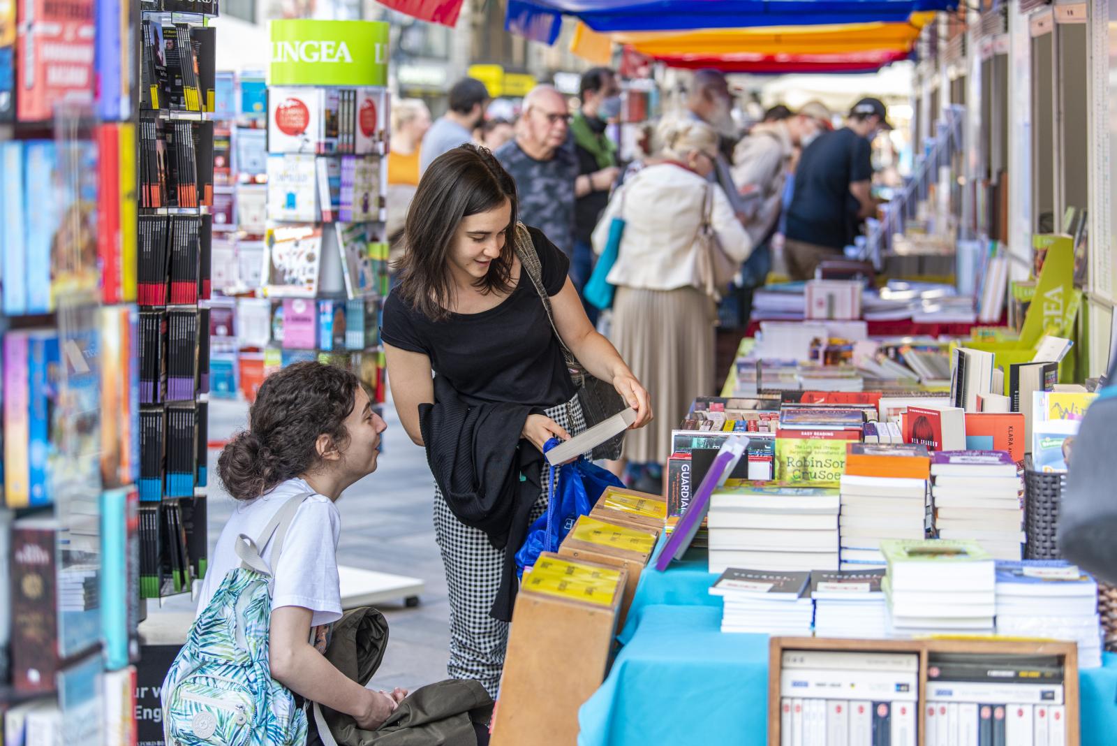 A 95. Ünnepi Könyvhét 2024 nyarán: Budapest olvas flashmob a Fővárosi Szabó Ervin könyvtár szervezésében