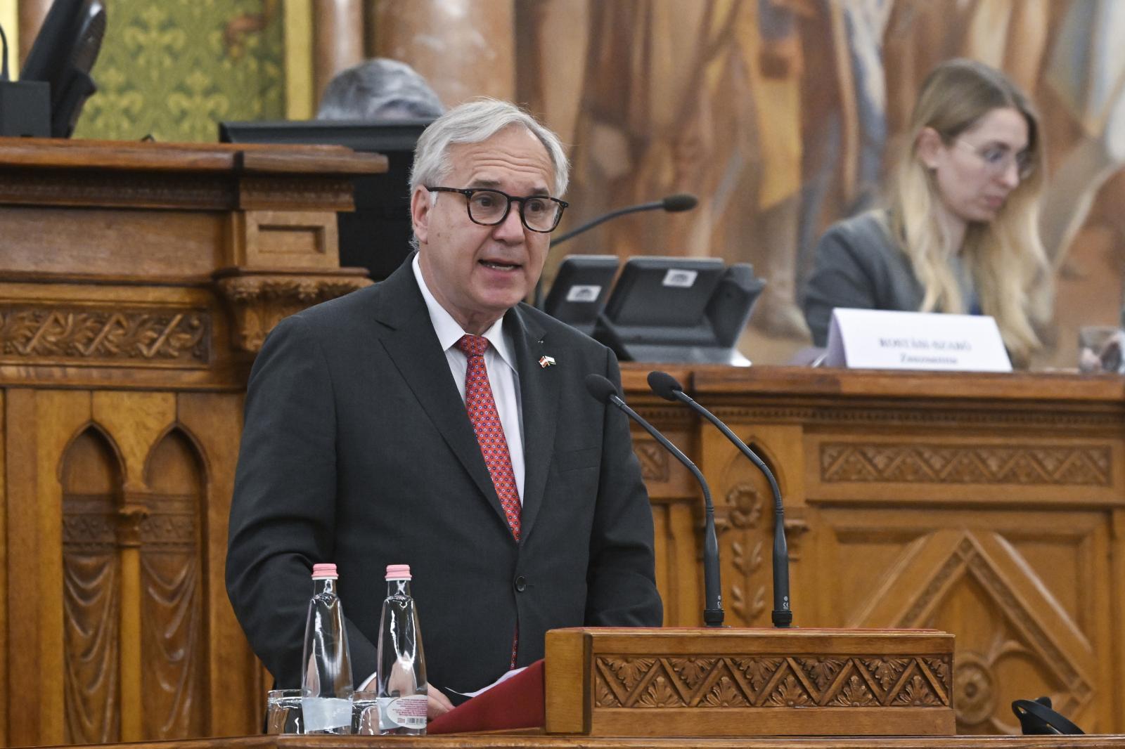 Walter Rosenkranz, az osztrák Nemzeti Tanács elnöke az EU parlamenti elnökeinek konferenciáján az Országházban május 12-én