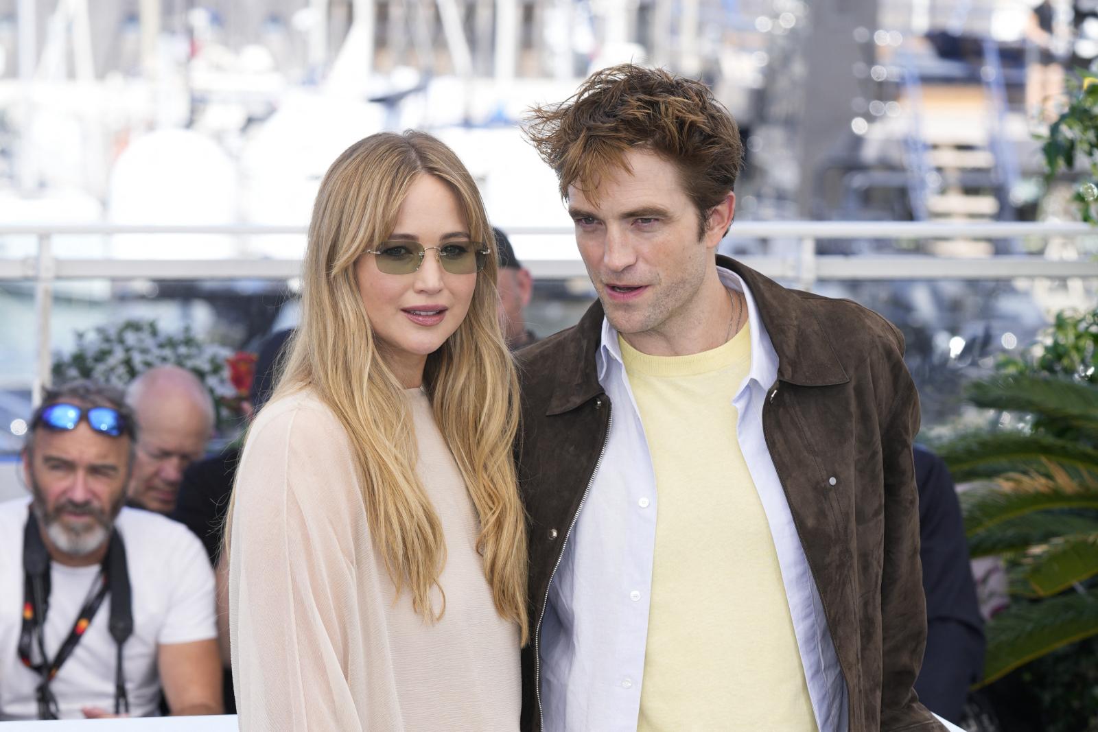 Jennifer Lawrence és Robert Pattinson Cannes-ban május 18-án