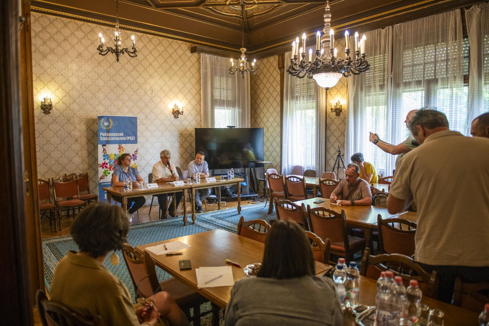 A Pedagógusok Szakszervezetének tanévzáró sajtótájékoztatója június 19-én