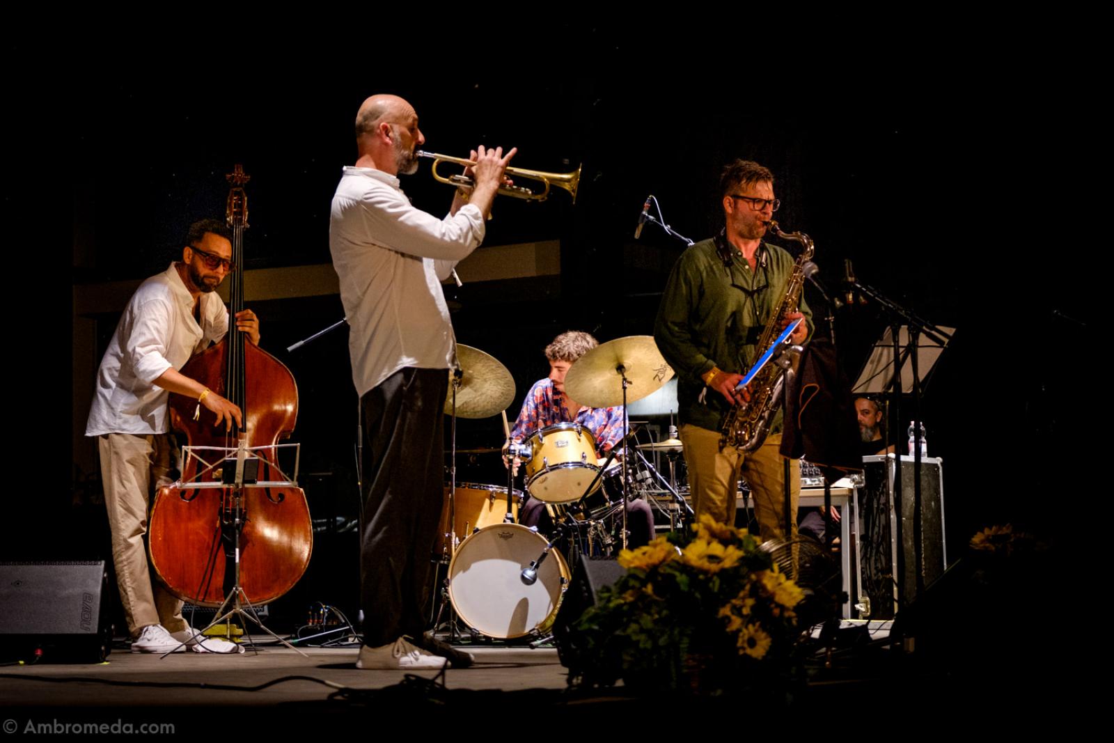 Fekete-Kovács Kornél a MAO 4 Plays Charlie Parker formációval 2024-ben