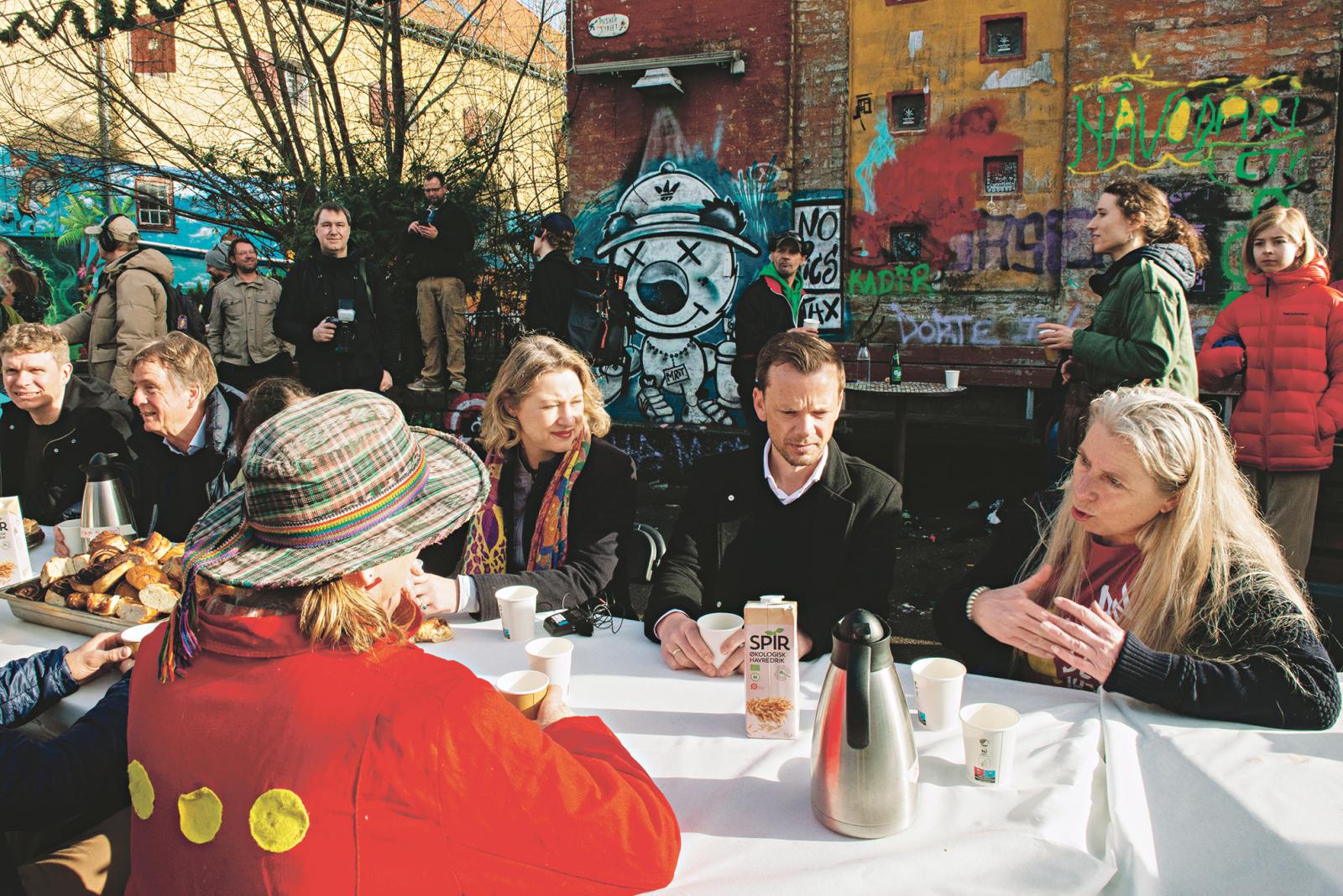 Együtt dolgoznak, együtt esznek, mindent megosztanak a koppenhágai Christiania Szabad Város kommuna tagjai