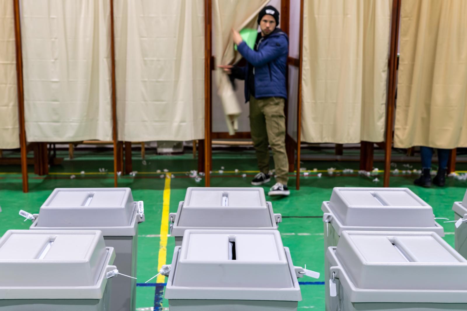 Szavazóurnák. Van, aki úgy gondolja, biztosan találkozunk velük jövőre is