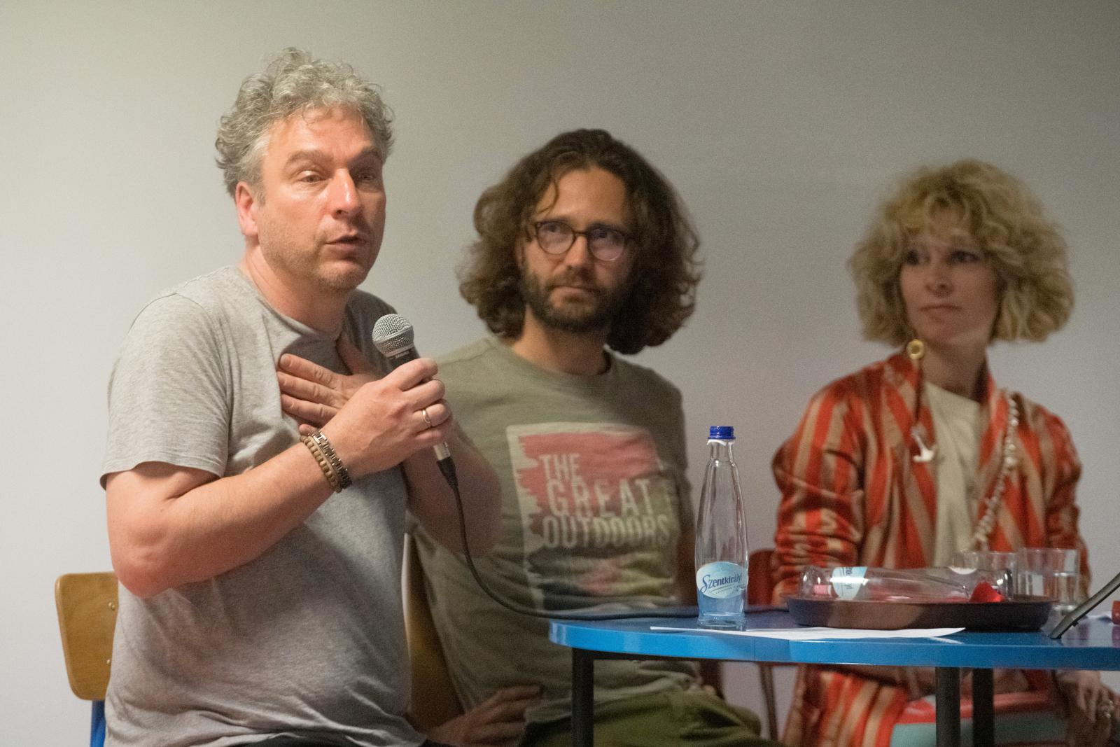 Derdák András, Gauder Milán és Oltai Kata az ösztöndíjat bemutató beszélgetésen