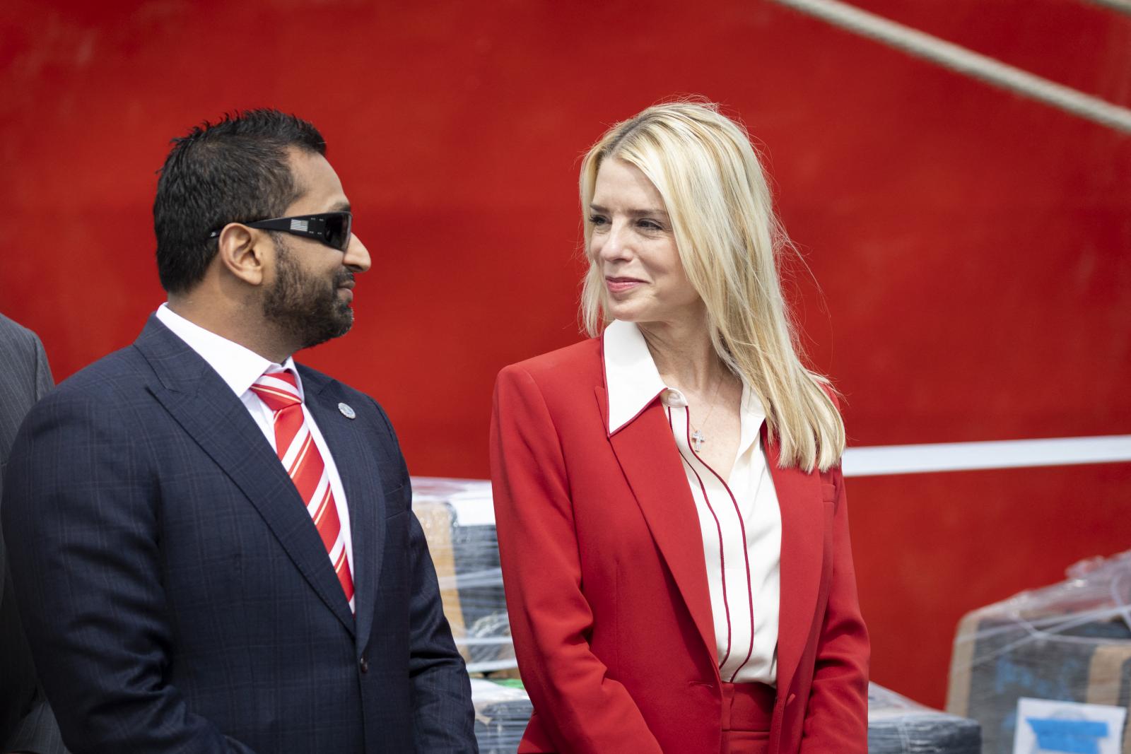 Kash Patel és Pam Bondi